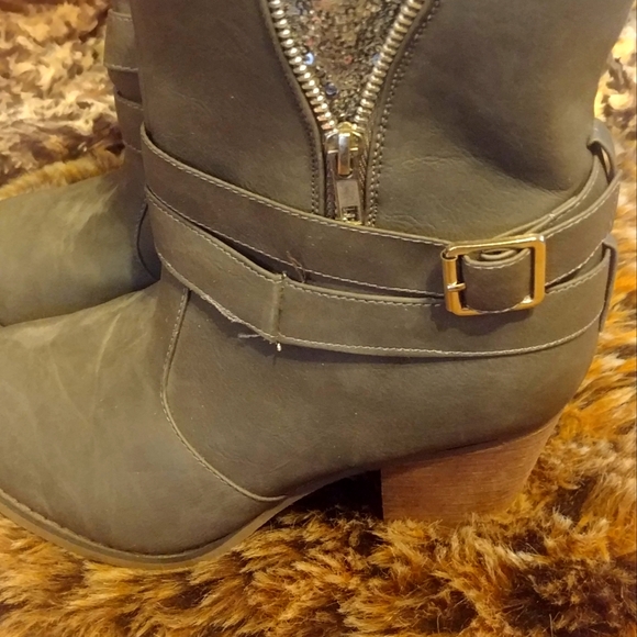 Vanity Shoes - Vanity size 8 booties gray with buckle and zipper detail